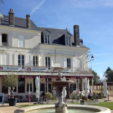 Appartement Face Au Donjon Pons Exterior foto